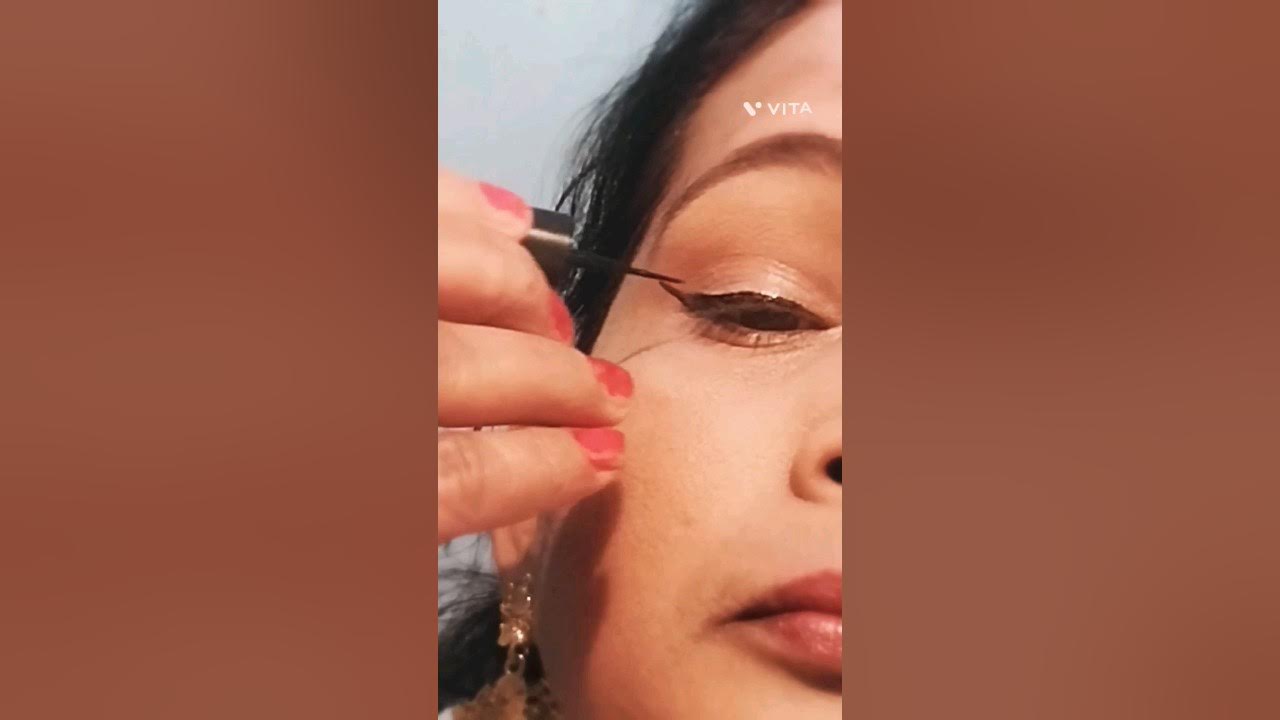 Self Liner Kaise Lagayeyoutubshort eyemakeup linerhack YouTube