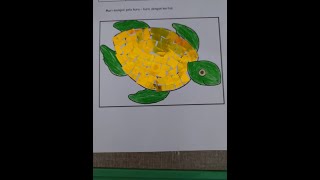 Kolase mengisi pola dengan kertas origami gambar kura-kura