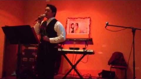 Carl Vue singing at Buasavonh