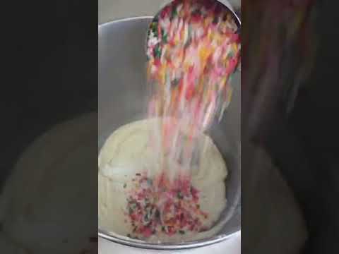 वीडियो: क्या स्प्रिंकल्स केक के बैटर में पिघलेंगे?