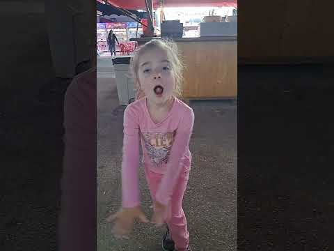 Singing 👩‍🎤 Dancing 💃 having fun ❤️ Cute Girl Nilya