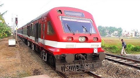 DEMU Train Start Up | Quick Acceleration of Sealdah-Jangipur Road DEMU Train after Departure