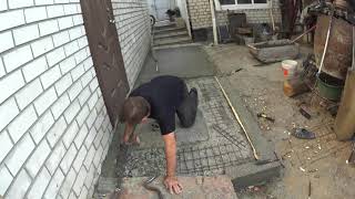 Влог. У нас во дворе 3. Устройство бетонной стяжки под плитку! Vlog. In our yard 3. Concrete screed