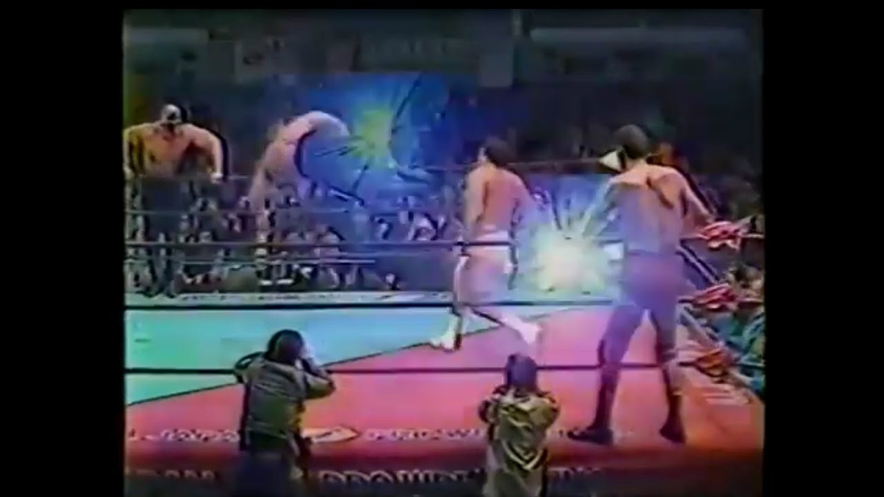 Roadwarriors vs Giant Baba & Wajima 1987 03 07 - YouTube