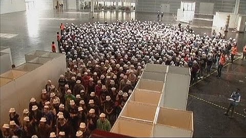 Managing the masses, preventing crushes - science