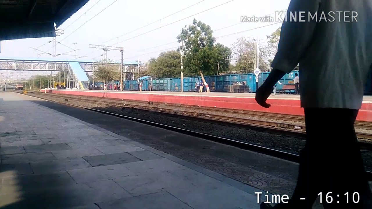 19713 JP SC SF Exp arriving NARKHER JN // Xings with Freight