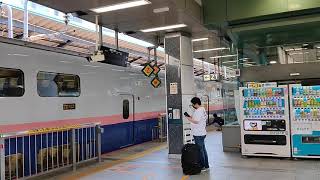 E4系　東京発車シーン