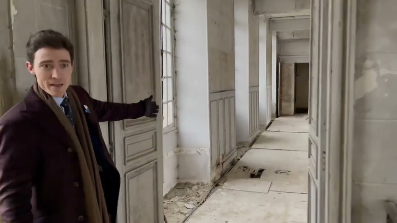 Abandoned Château Exploration! Pre-restoration 17th century Mansion with Antiquaires en Immeubles!