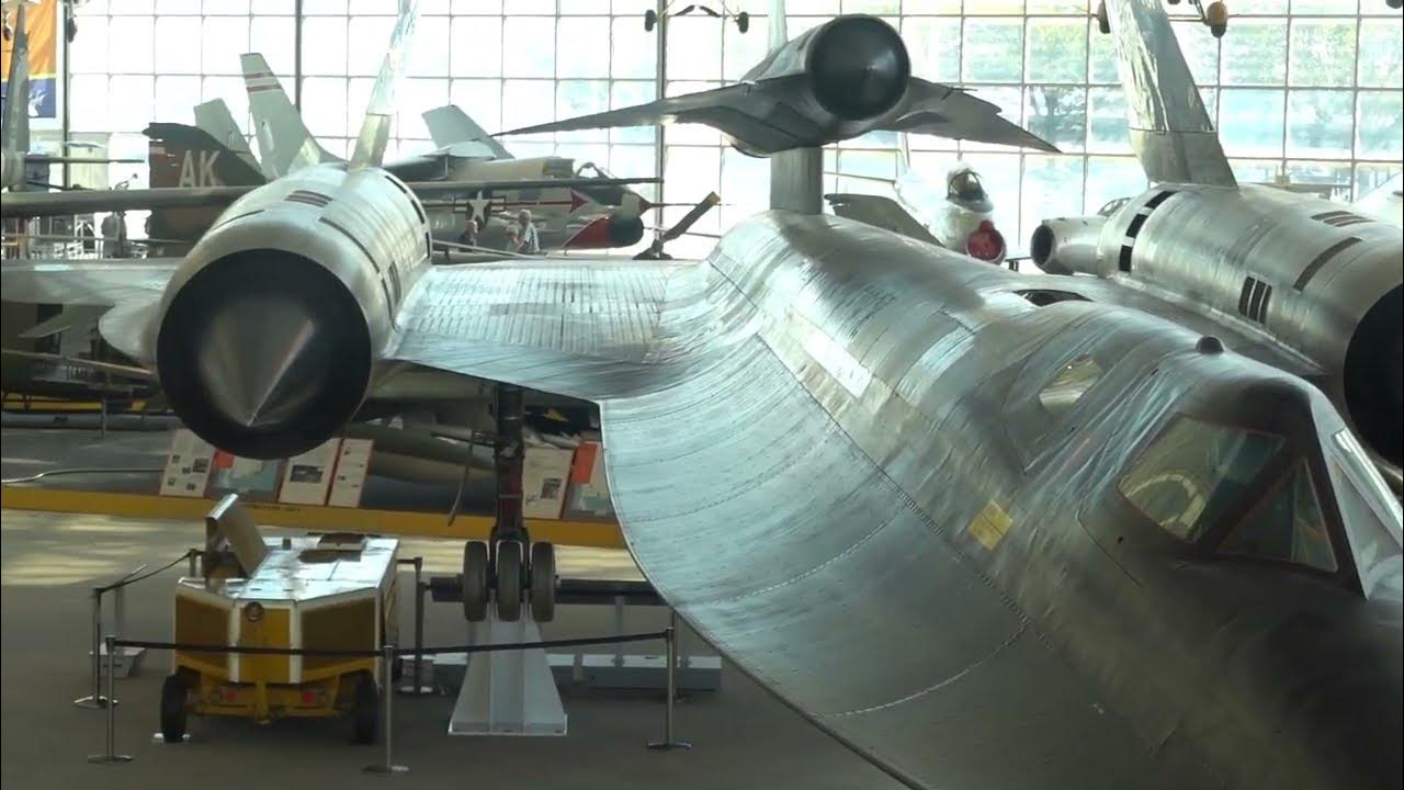 Aviation Museum - The M-21 & D-21 - A variant of the SR-21 designed to launch D-21 drones, cancelled after one was destroyed during a launch test.
