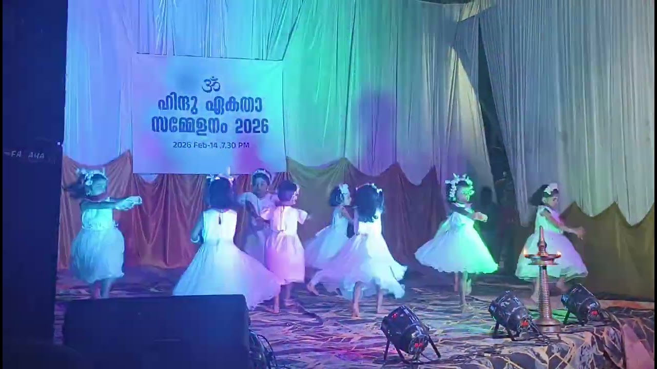 Kilukilukkam cheppukal chiripozhikum muthukal.  Kid's dance 