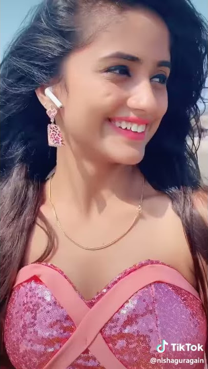 Mujhe yaad hai aata teri wo nazrein milana best  tik tok video