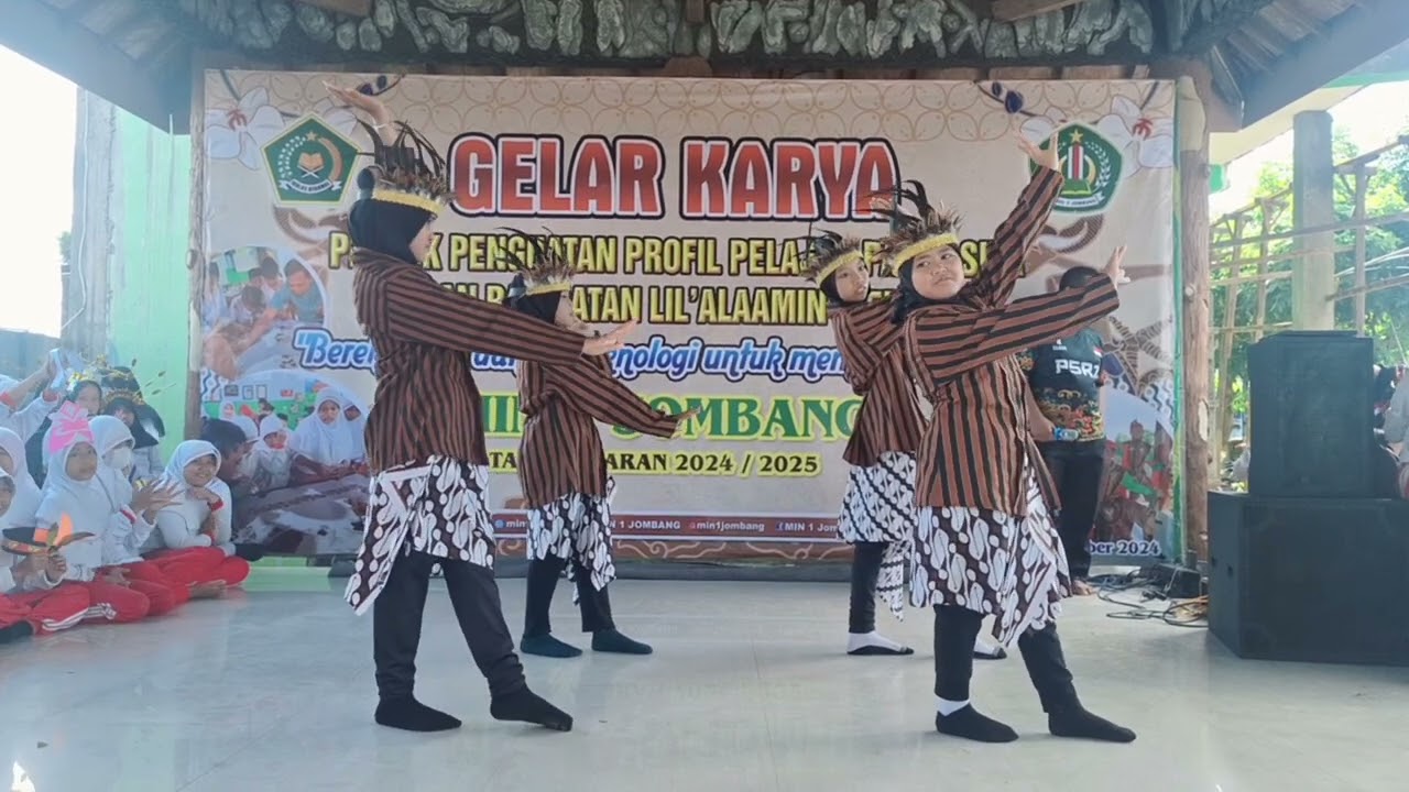 Gelar karya MIN 1 Jombang  tari jaipong