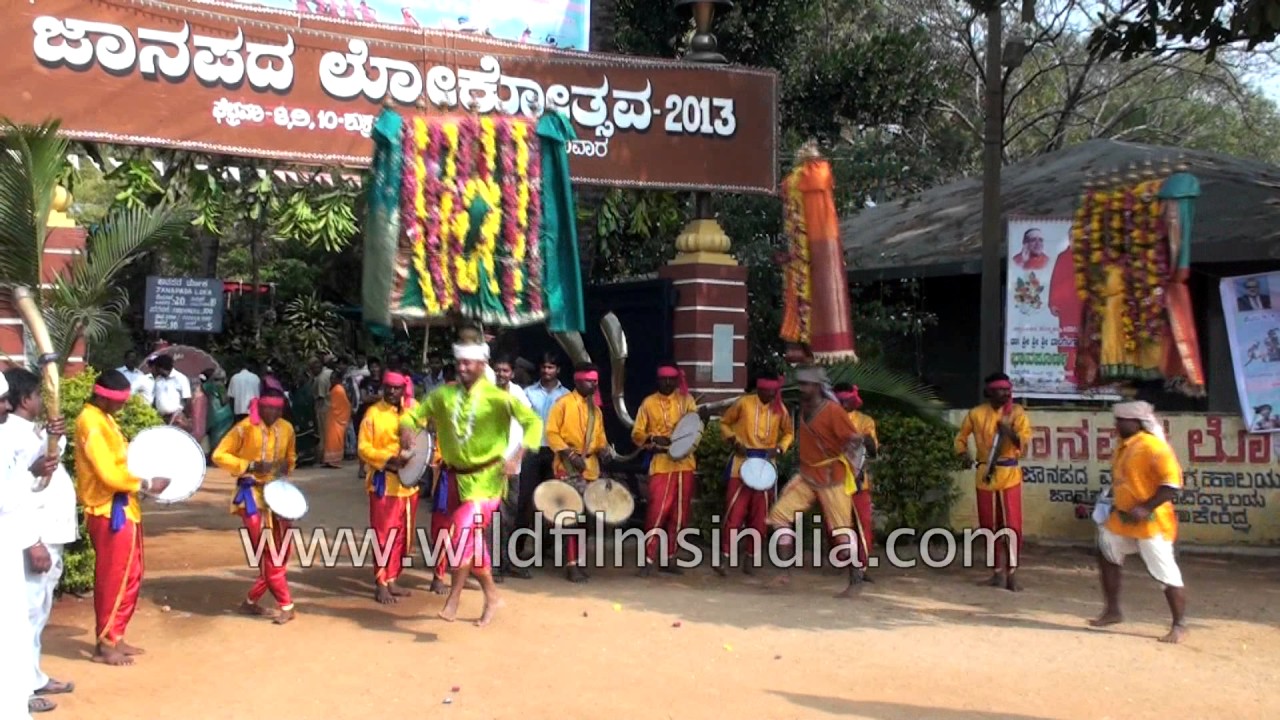 Puja Kunitha a folk dance of Karnataka