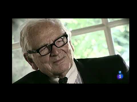 Video: Cine este pierre cardin?