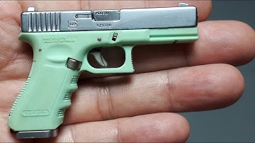1/3 Glock G17 van Alloy Empire eject rounds mini metalen legering sleutelhanger model speelgoed p...