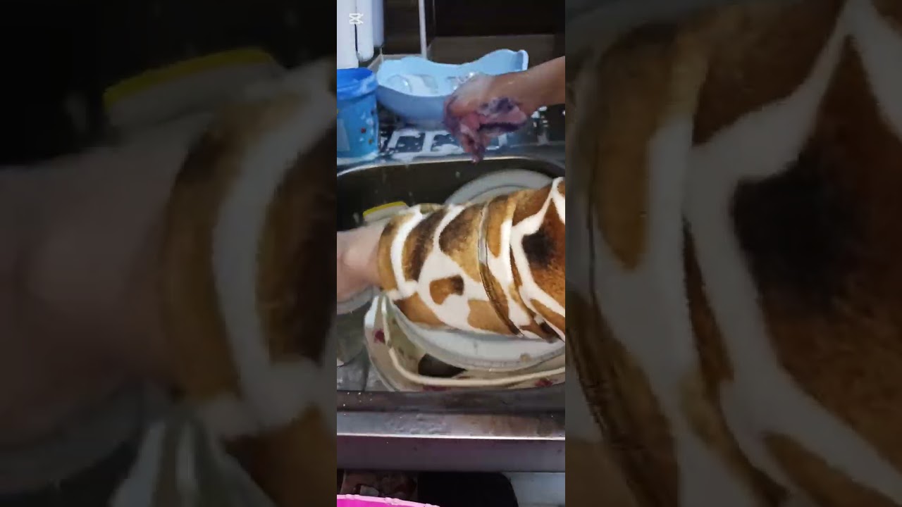 فعلا احذر من عدوك مره و من صديقك الف مره 😱