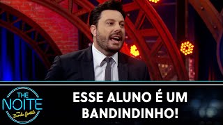 Ladrão disfarçado de aluno entra em escola e anuncia assalto durante chamada | The Noite (09/05/24)