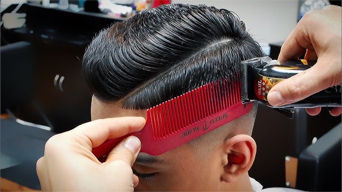 Barbearia Do Zaca - Corte simples infantil mas com qualidade, e aquela  famosa listra para fazer a divisão do cabelo , degradê bem feito natural e  sem pigmentação. #barbeshop #barbeariatorres💈 #barbeirocomorgulho  #barbearia #