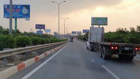 Real time Traffic Sign Detection with Yolov4