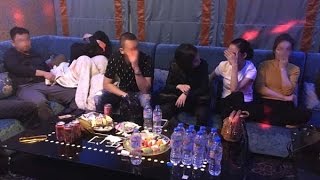 Cận cảnh bầy nam nữ “lên tiên” cùng vũ khí “nóng”