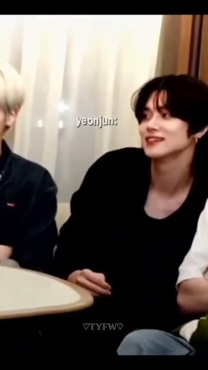 Eyes never liee😭: yeonbin staring at each other.....That's kinda sus though 👀🙈😻 #shorts #yeonbin