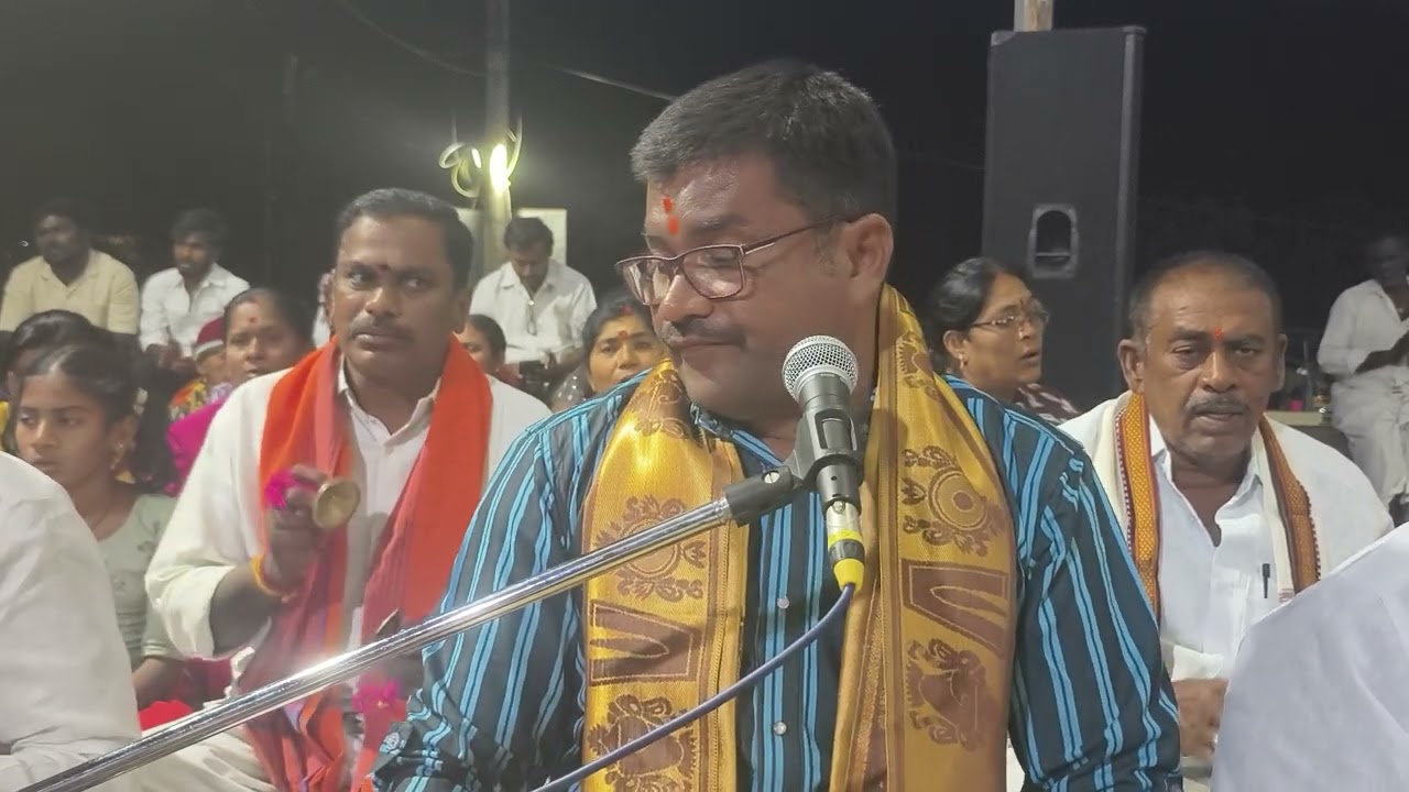 తొలి పూజ నీదేలే విగ్నేశ్వర ఓ బొజ్జ గణపయ్యా దీవించరా. Tholipuja needele vigneswara. లిరిక్స్ ఉన్నవి