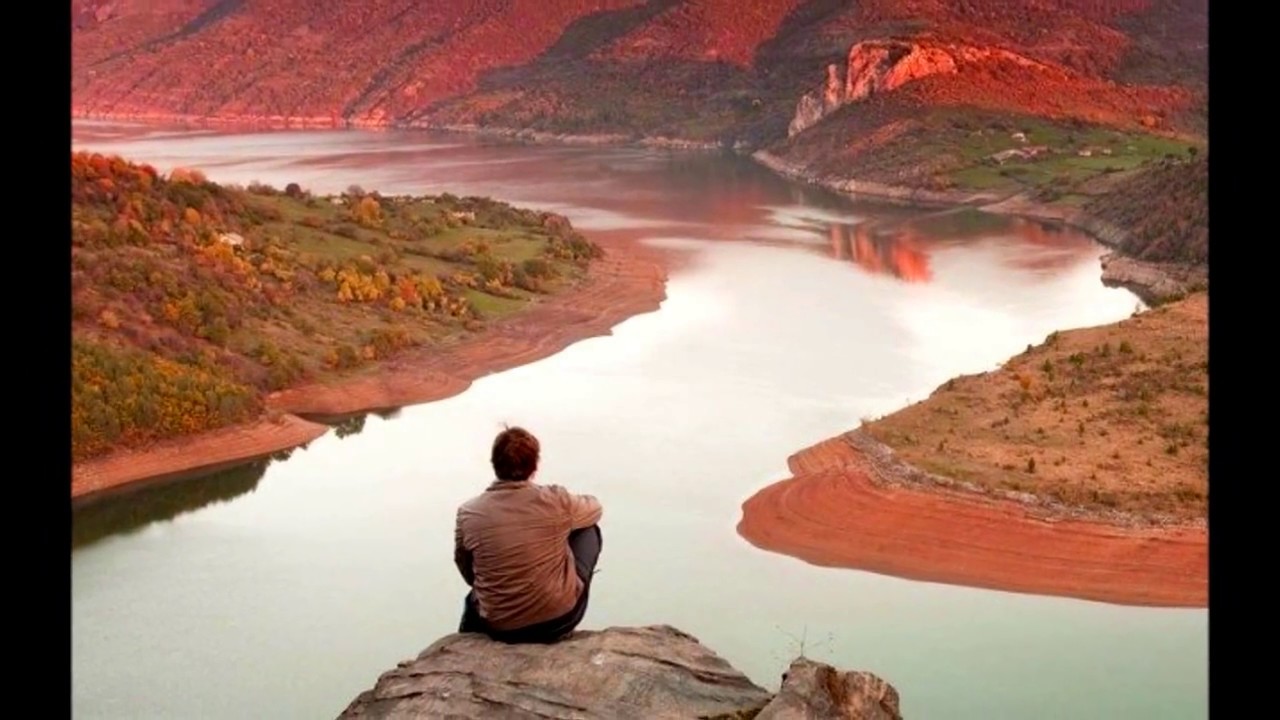 Люди словно реки. Горы спокойствие. Человек на берегу реки. Река жизни.