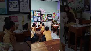 lagu topi saya bundar ala anak sd viral #sekolahkumenyenangkan #feedshorts #youtubeshorts