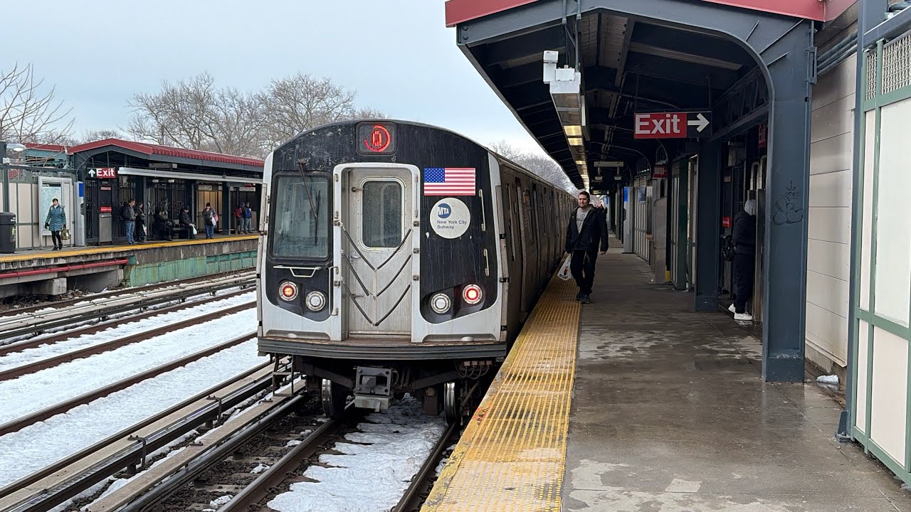 R68 Vs R211 BMT Brighton Line: (Q) Lcl & (B) Exp Action at Avenue J (R46, R68/A ...