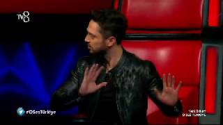 Murat duygusal konuşma yaparken Seda Sayan ve hadise fena yakalandı (O Ses Türkiye)