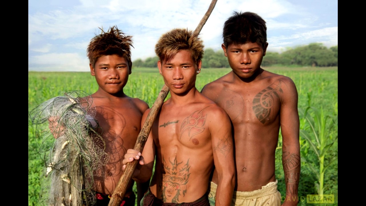 Племена нудистов. Мьянма мужчины. Бирманцы мужчины. Мьянманцы мужчины. Азиатские племена