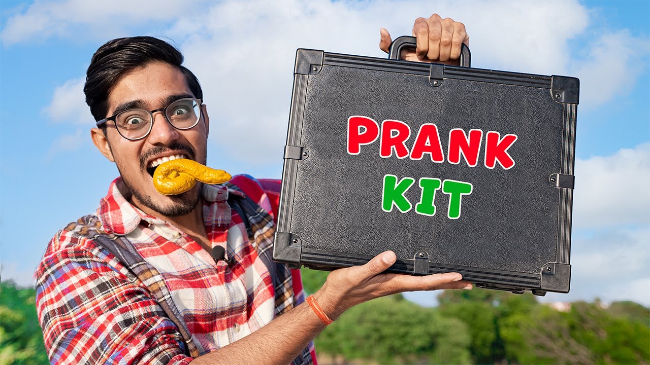 Revealing My Prank Kit | इसमें हैं प्रैंक करने के सारे जुगाड़'s Banner