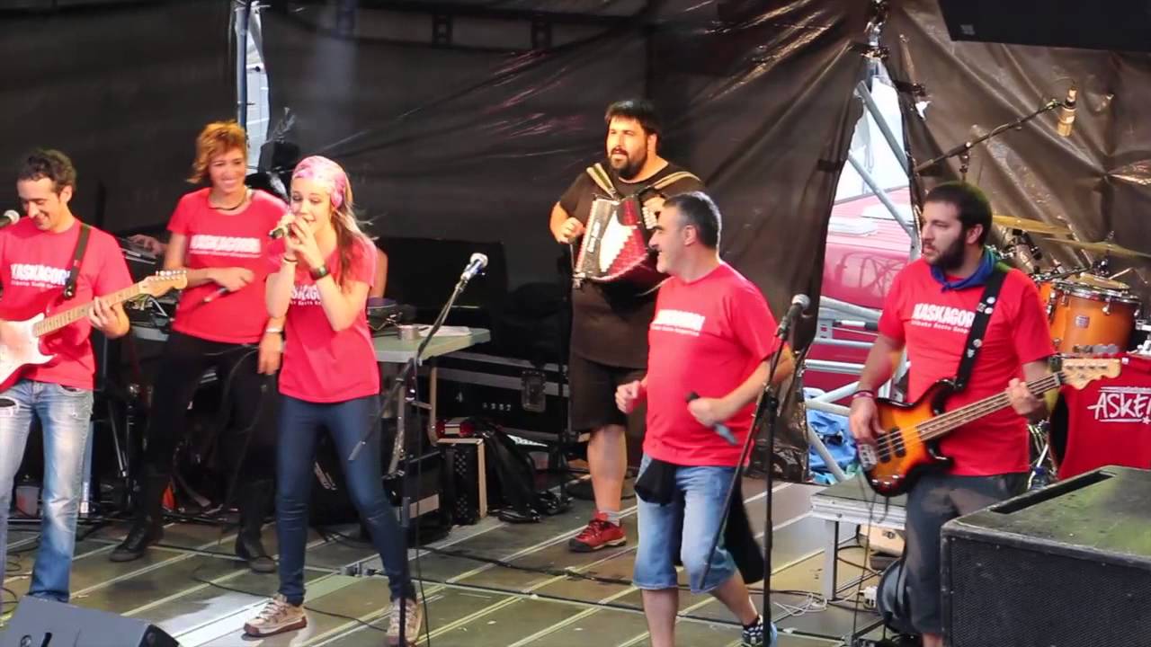 KASKAGORRI 25 URTE Alex Sardui + Zuriñe Hidalgo+ Izerdi Gorria