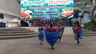 Download Lagu 𝗧𝗮𝗿𝗶 𝗸𝘂𝗽𝘂 𝗸𝘂𝗽𝘂 𝗺𝗮𝗻𝗶𝘀 MP3