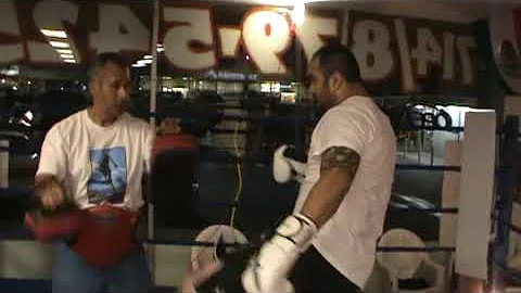 FULLERTON MUAY THAI ACADEMY. RENE TRAINING WITH TH...
