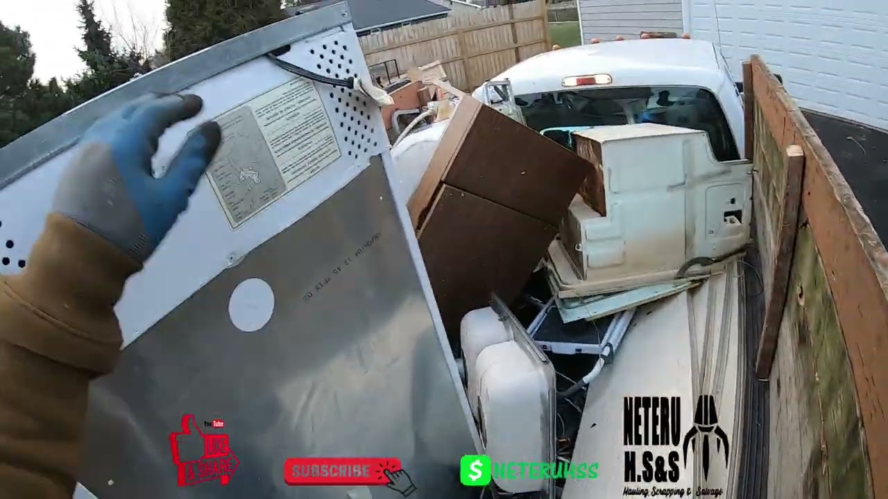 Здесь, на этих заброшенных улицах!