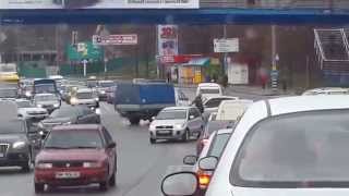 Страхование авто ВСК. Добровольный регулировщик(http://a297450h.bget.ru/Auto.html На перекрестке с большим трафиком в Киеве регулировку движения осуществляет добровольн..., 2014-10-19T14:26:12.000Z)