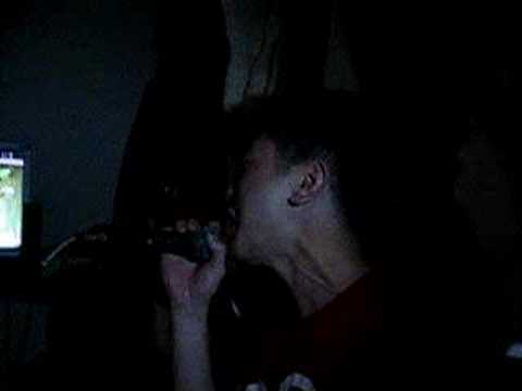 Kenny singing his favorite 命硬