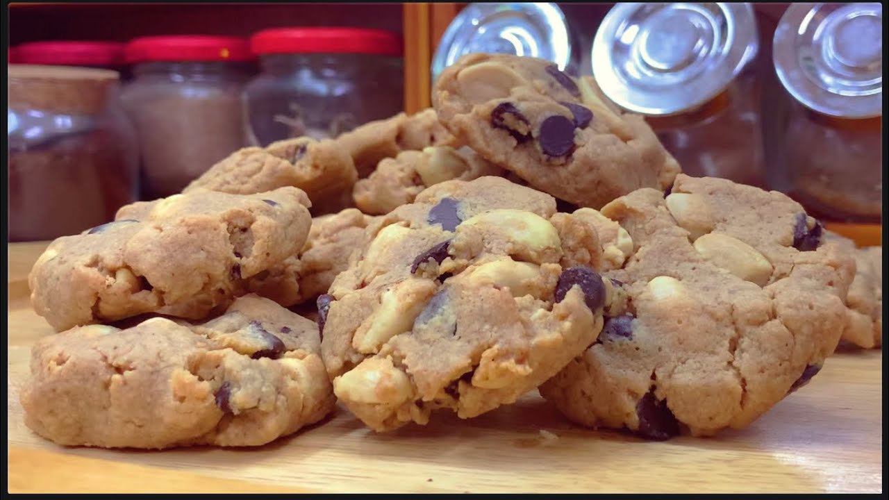 KETO PEANUT BUTTER CHOCOLATE CHIP COOKIES 🍪 MOIST AND CHEWY ( WINNER 😍😍😍)