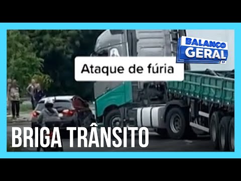 Motorista enfrenta caminhoneiro no trânsito e acaba com o carro arrastado em Guarulhos (SP)