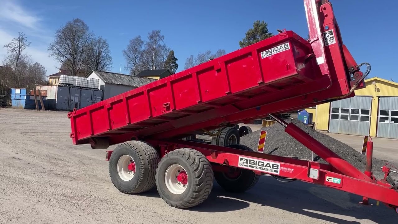 Traktor med lastare och Bigab  NEW HOLLAND 8360 4WD och Bigab 12-15