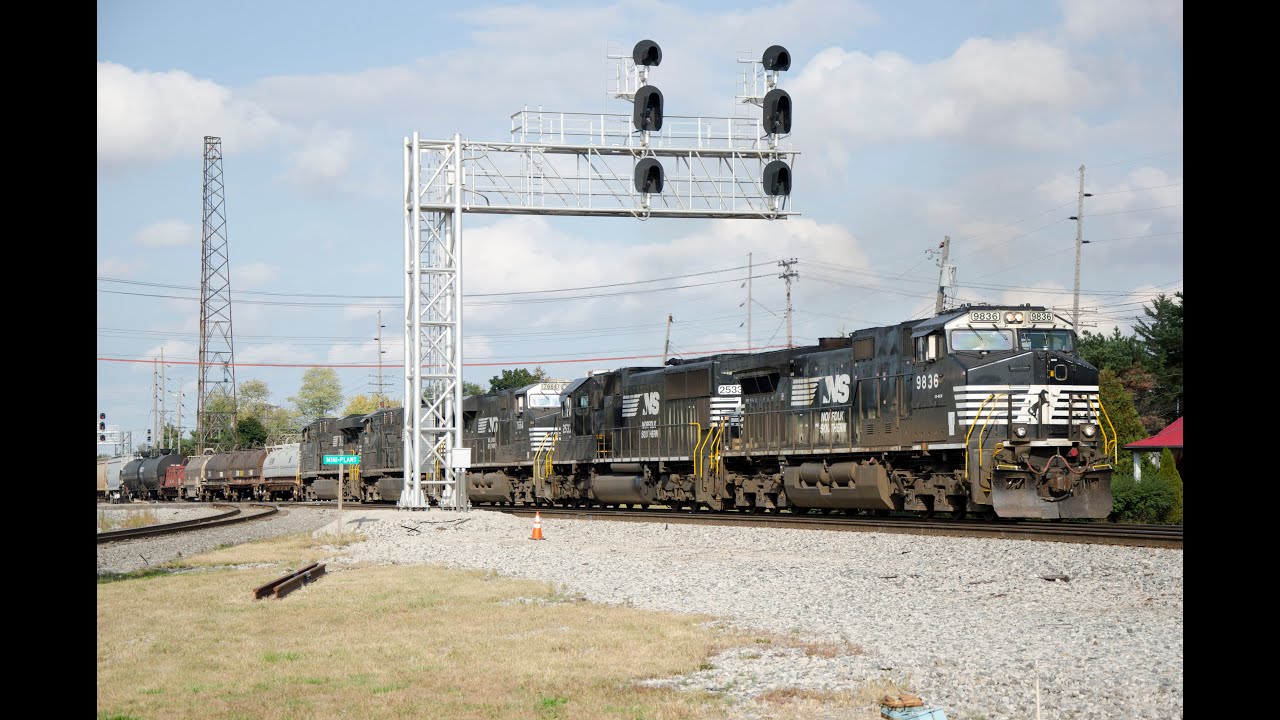 Norfolk Southern in Bellevue, Ohio - YouTube