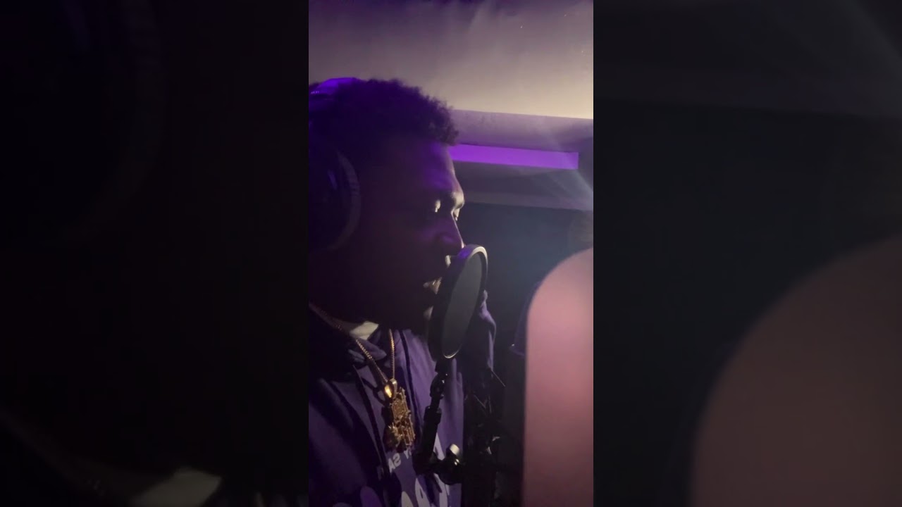 Смотреть «Baby Sam - studio session in Utah going crazy #babysam #rap #youtubeshorts #dj #apple #studio» на YouTube Смотреть «Baby Sam - studio session in Utah going crazy #babysam #rap #youtubeshorts #dj #apple #studio» на YouTube