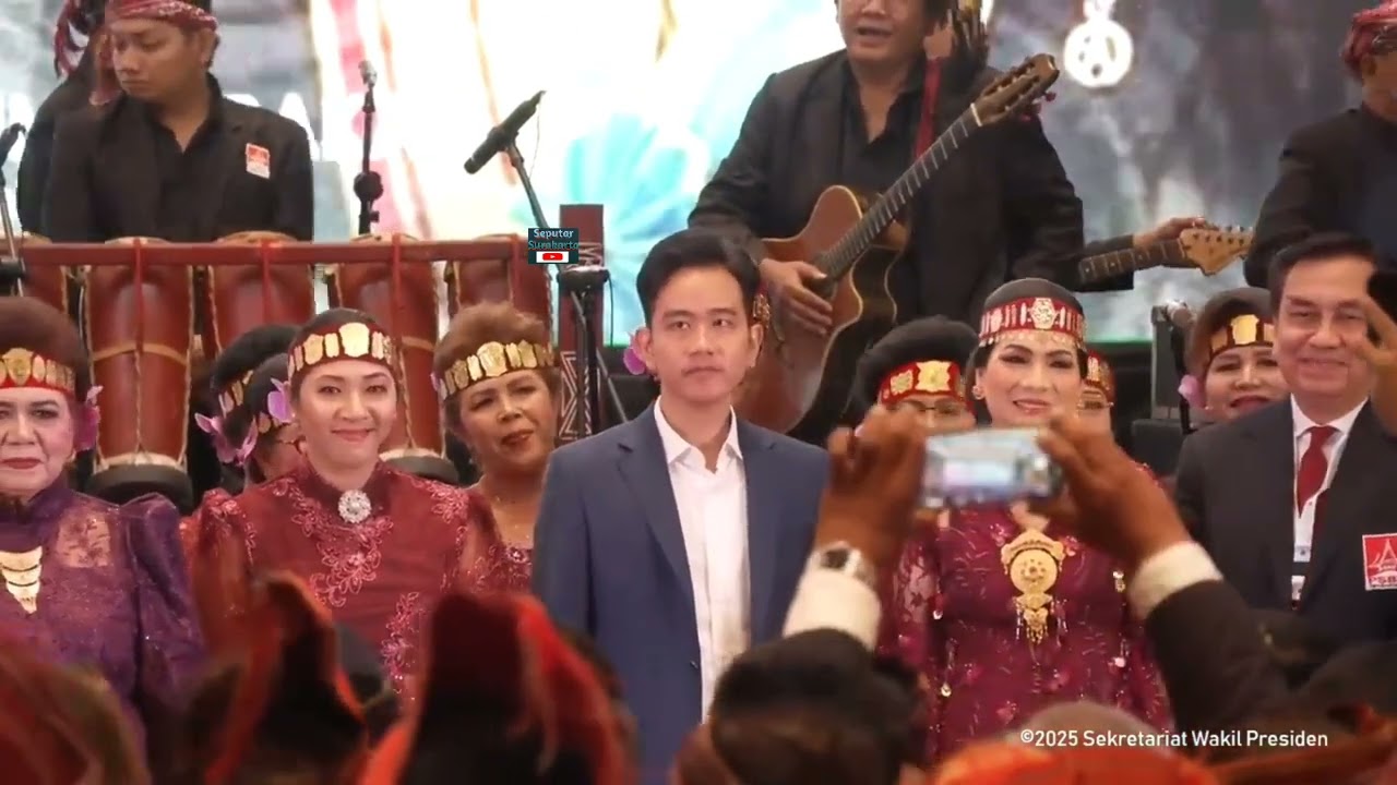 Pidato Gibran Bikin De2gan Keluarga Simbolan, Rakernas Tiba2 Keluarkan Pantun Disorot