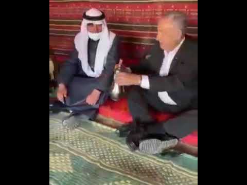 نتنياهو يشرب القهوة العربيه في النقب مع البدو بدون حراسه شخصيه