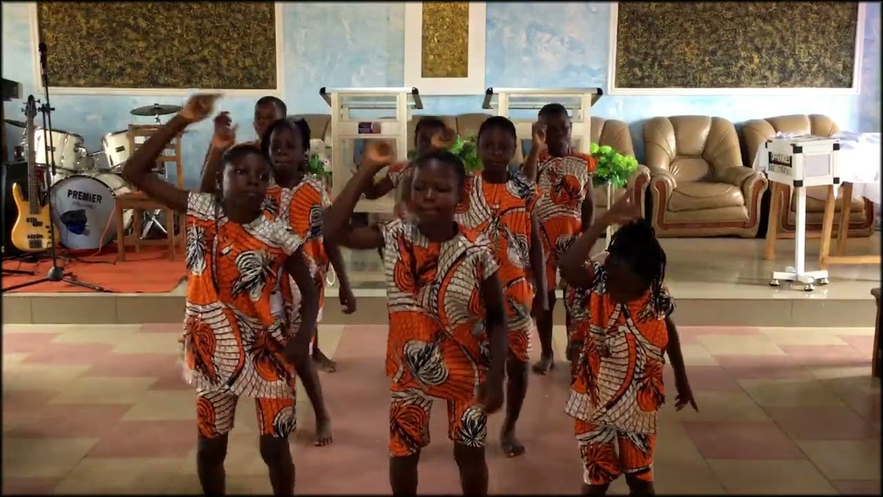 CHOREGRAPHIE DES ENFANTS (Comment ne pas te louer)