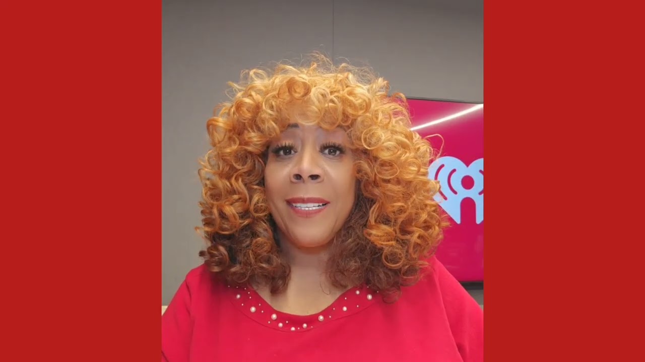 Gayle King is staying at CBS! Find out why. Barbara Streisand is coming to the Oscars. 