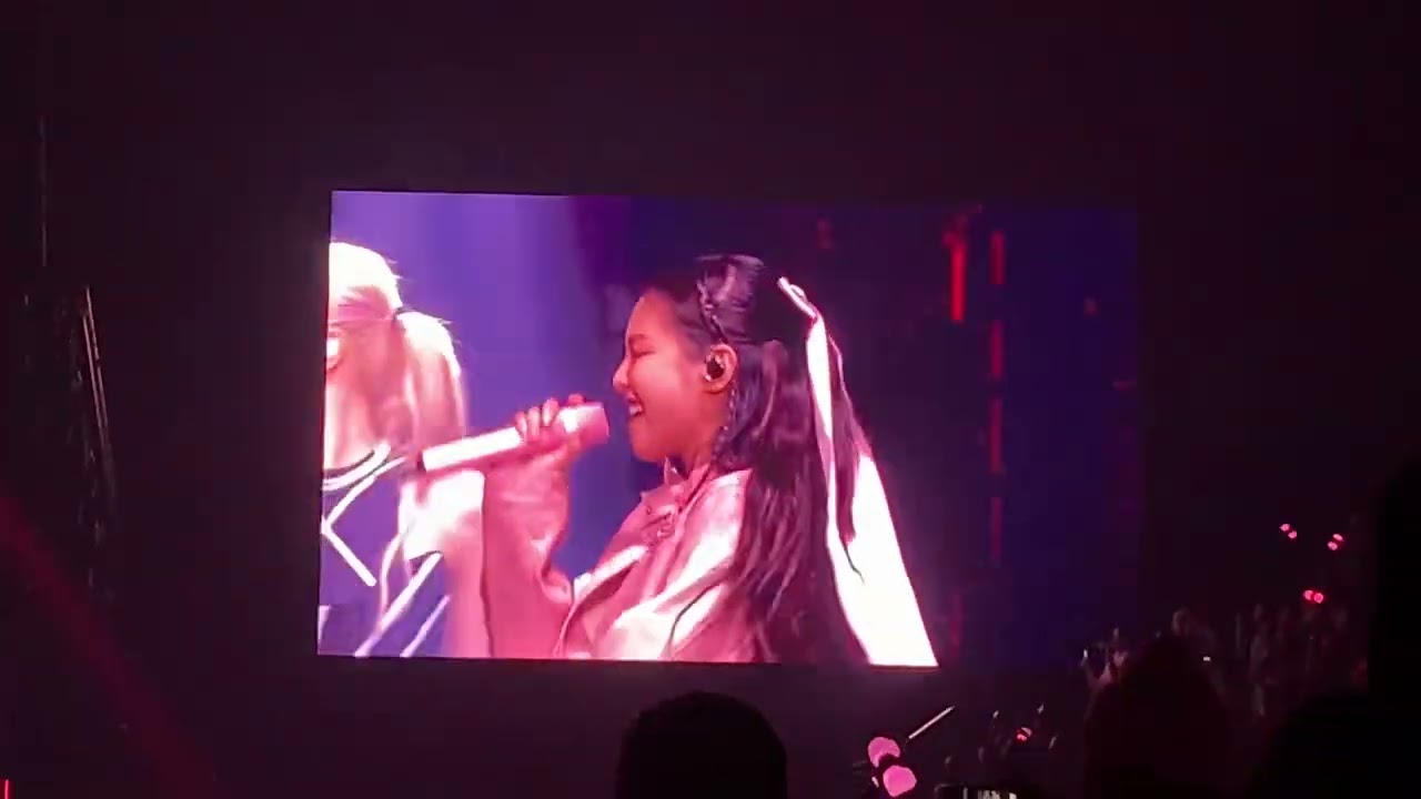 BLACKPINK - Shut Down @ Accor Arena, Paris, 221212