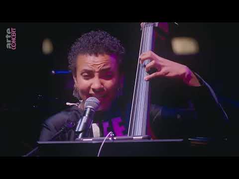 Esperanza Spalding - Midnight in Carlotta's Hair (Wayne Shorter)