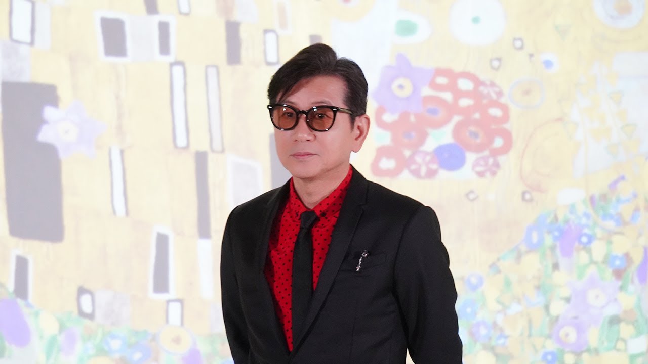 「クリムト・アライブ 大阪展」に藤井フミヤさん来場　堂島リバーフォーラム